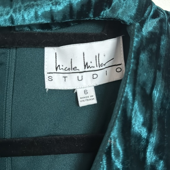 Nicole Miller Gigi Velvet Emerald Long Sleeve Dress SZ 6 RN 107608 - Picture 5 of 9